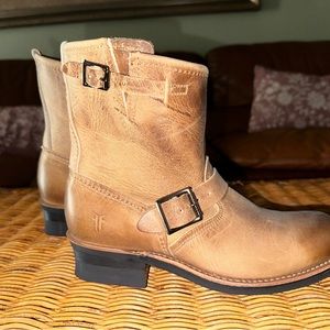 SOLD 🛑 Frye Short 8R Tan Leather Boots New! 8